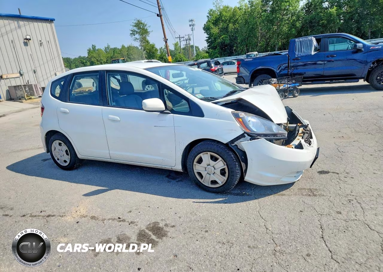 2013 Honda Fit VIN:JHMGE8H3XDC067155 - 4
