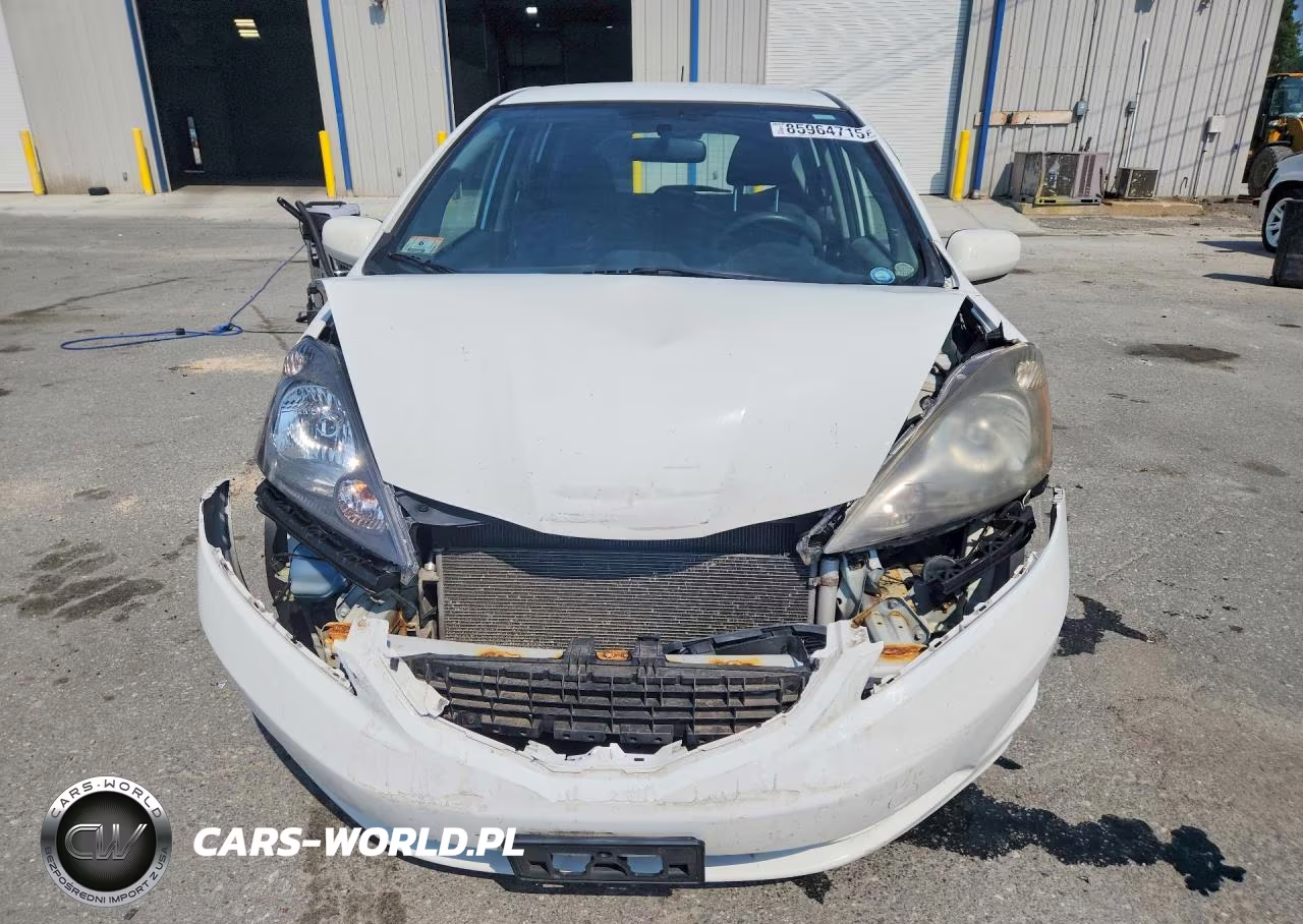 2013 Honda Fit VIN:JHMGE8H3XDC067155 - 5