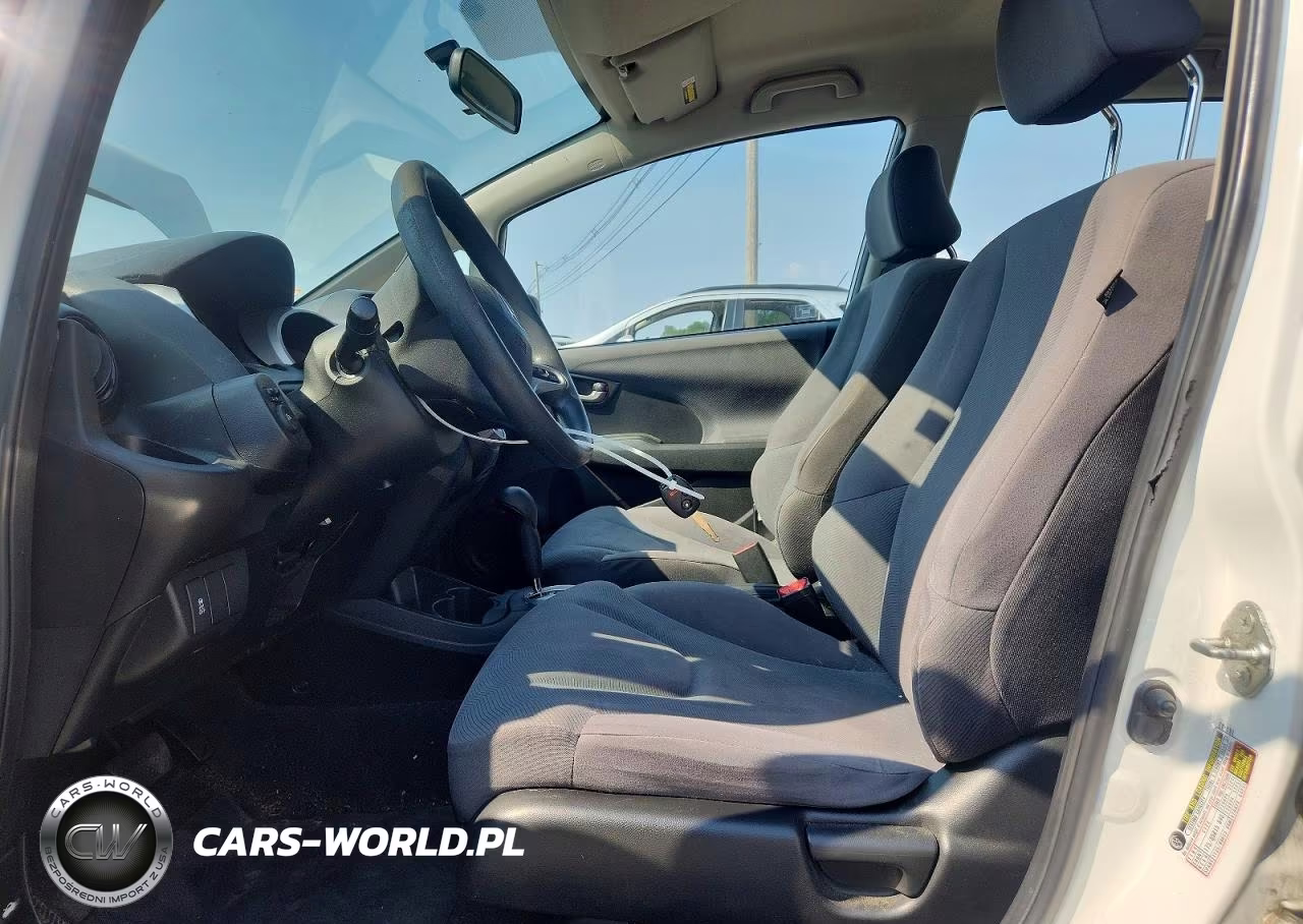 2013 Honda Fit VIN:JHMGE8H3XDC067155 - 7