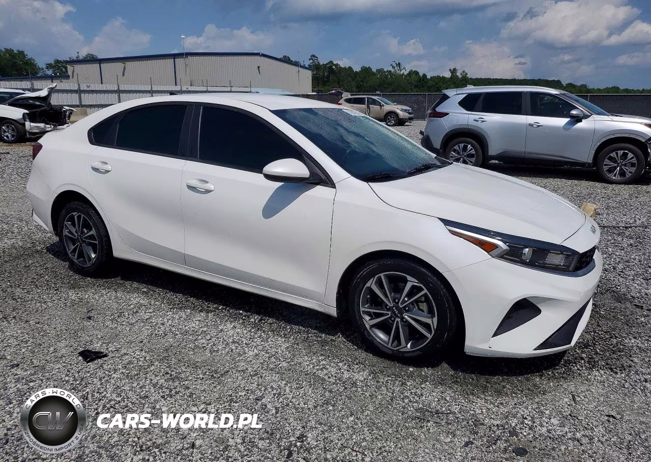 2023 Kia Forte Lxs VIN:3KPF24AD7PE508769 - 4