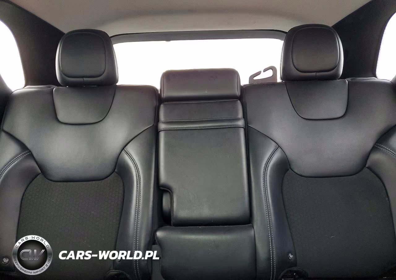 2019 Jeep Cherokee Latitude Plus VIN:1C4PJLLB3KD186848 - 10