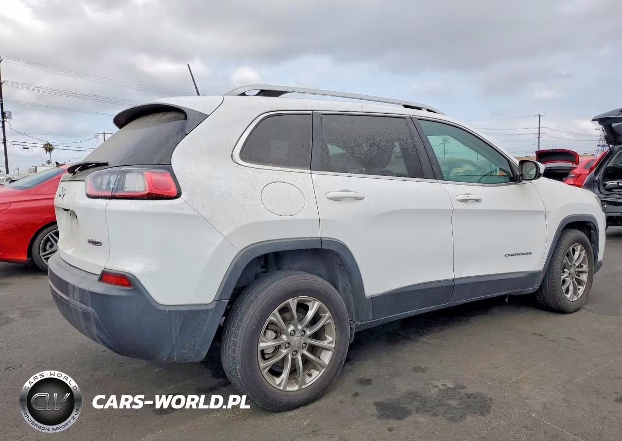 2019 Jeep Cherokee Latitude Plus VIN:1C4PJLLB3KD186848 - 3