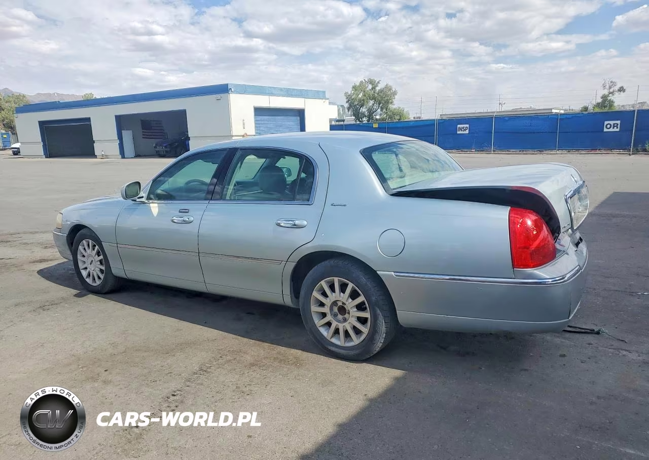 2007 Lincoln Town Car Signature VIN:1LNHM81W17Y617942 - 2