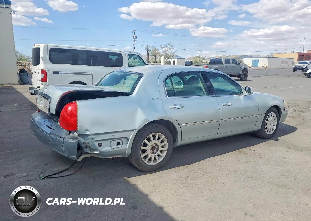 2007 Lincoln Town Car Signature VIN:1LNHM81W17Y617942 - 3