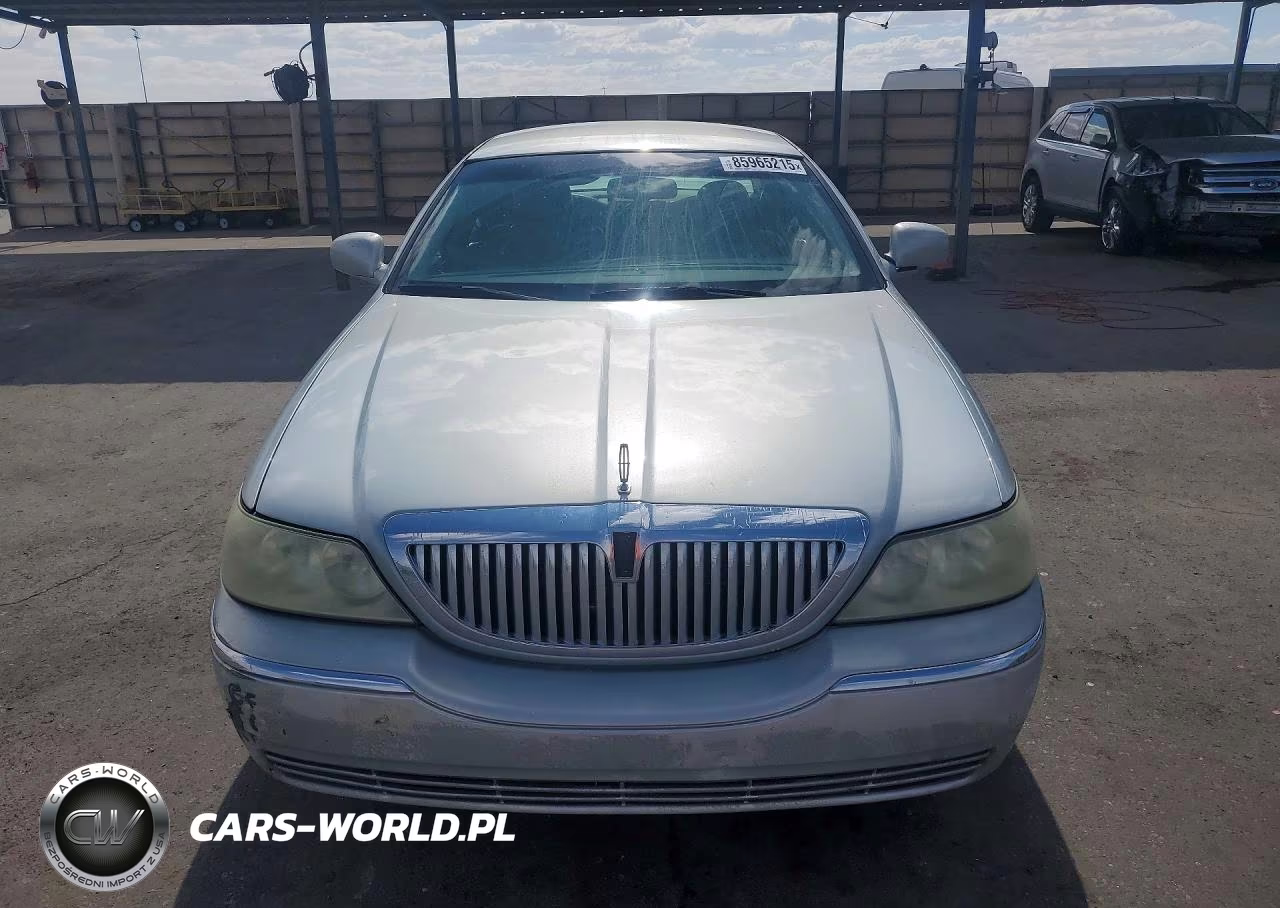 2007 Lincoln Town Car Signature VIN:1LNHM81W17Y617942 - 5