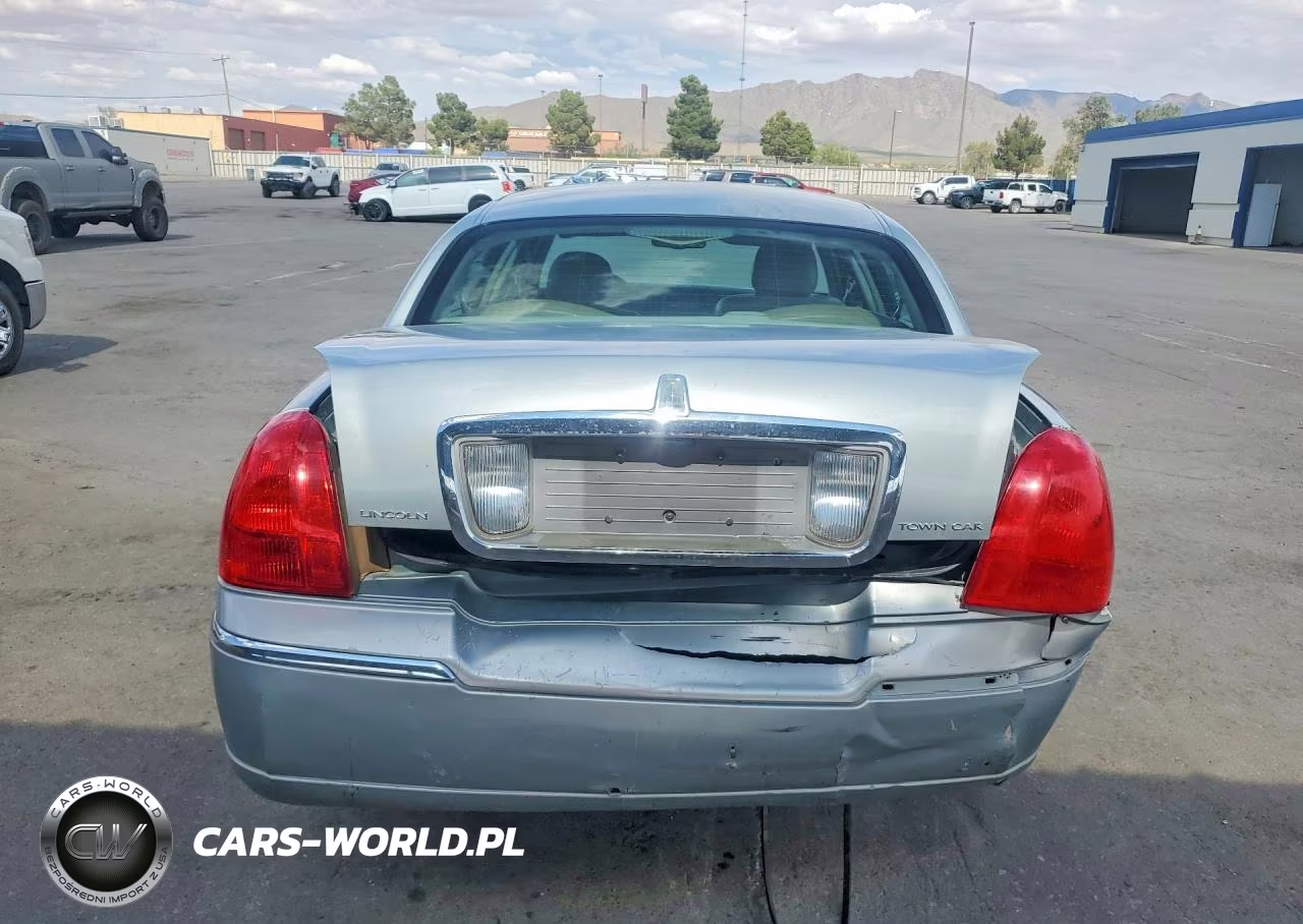 2007 Lincoln Town Car Signature VIN:1LNHM81W17Y617942 - 6