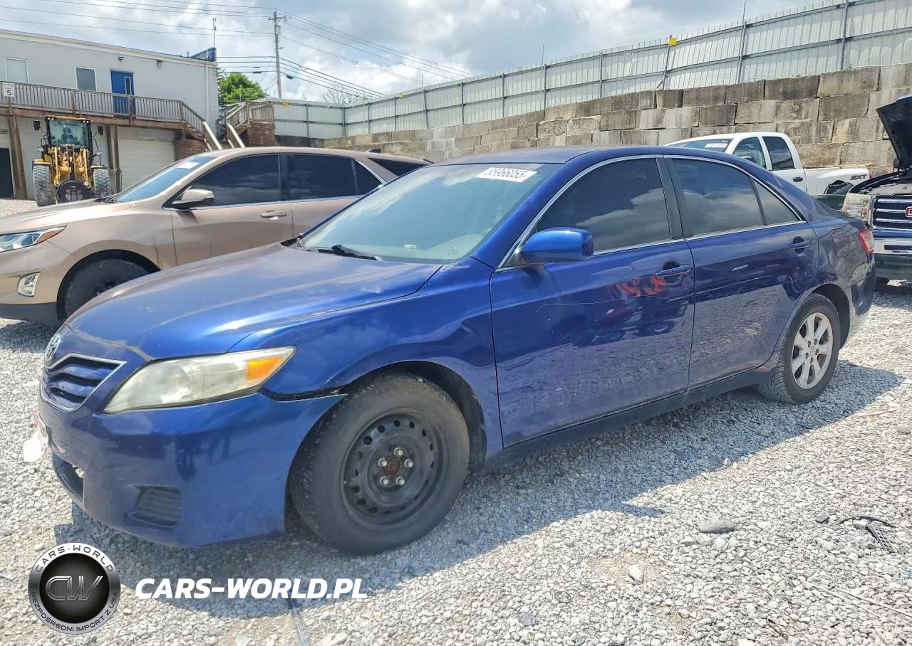 2011 Toyota Camry Le – zdjęcie 1 z 12
