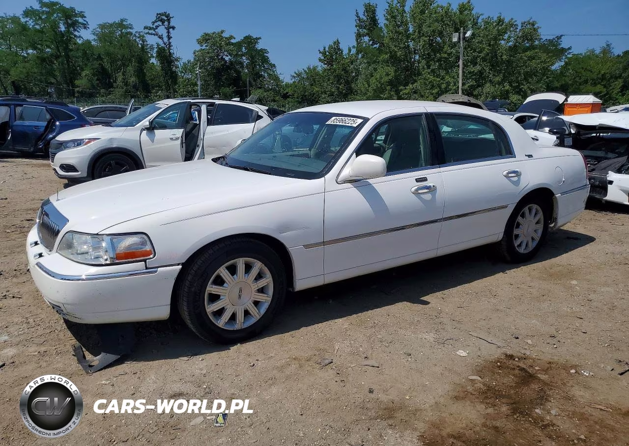 2011 Lincoln Town Car Signature Limited