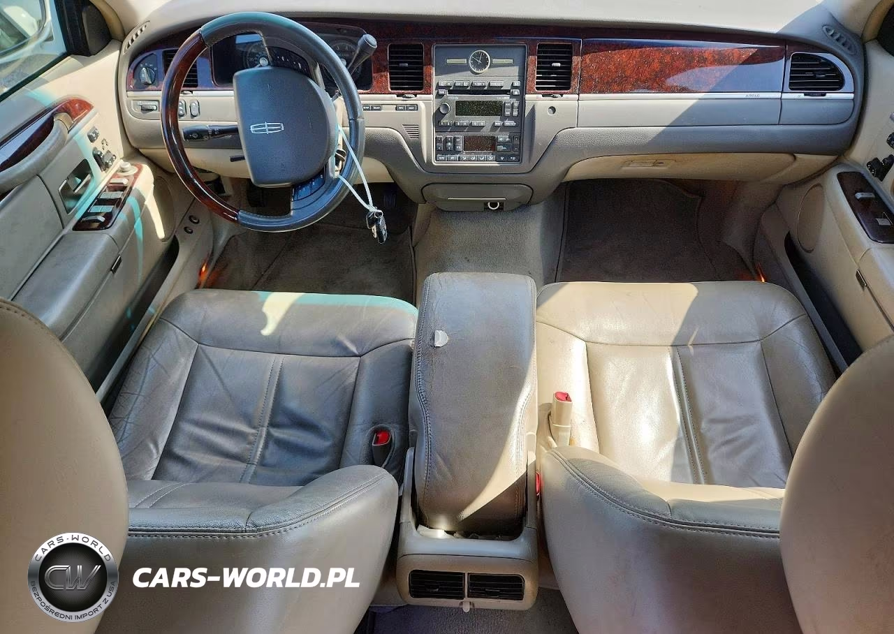 2011 Lincoln Town Car Signature Limited VIN:2LNBL8CV4BX751964 - 8
