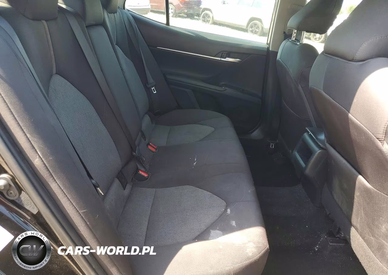 2018 Toyota Camry Le VIN:4T1B11HK4JU671632 - 10