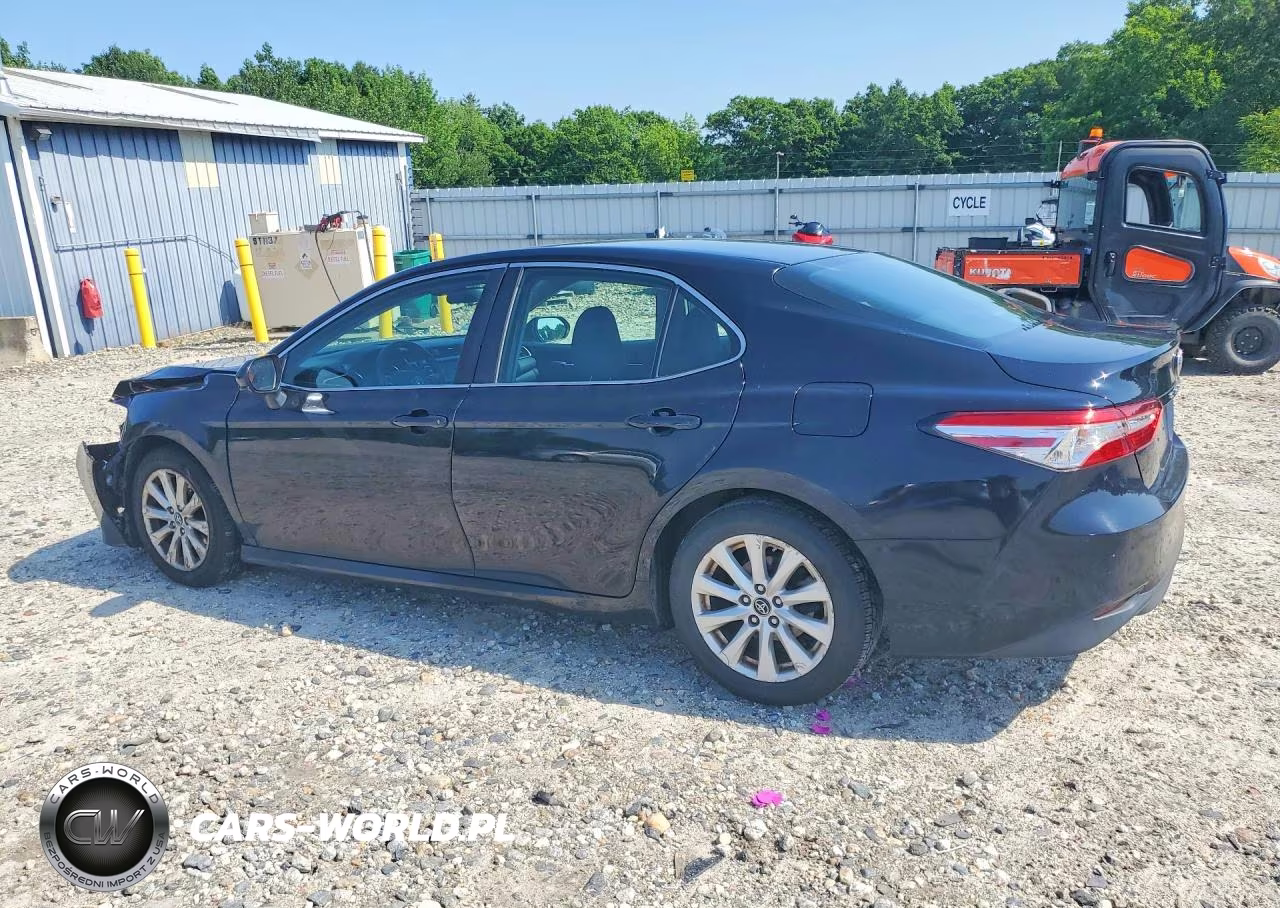 2018 Toyota Camry Le VIN:4T1B11HK4JU671632 - 2