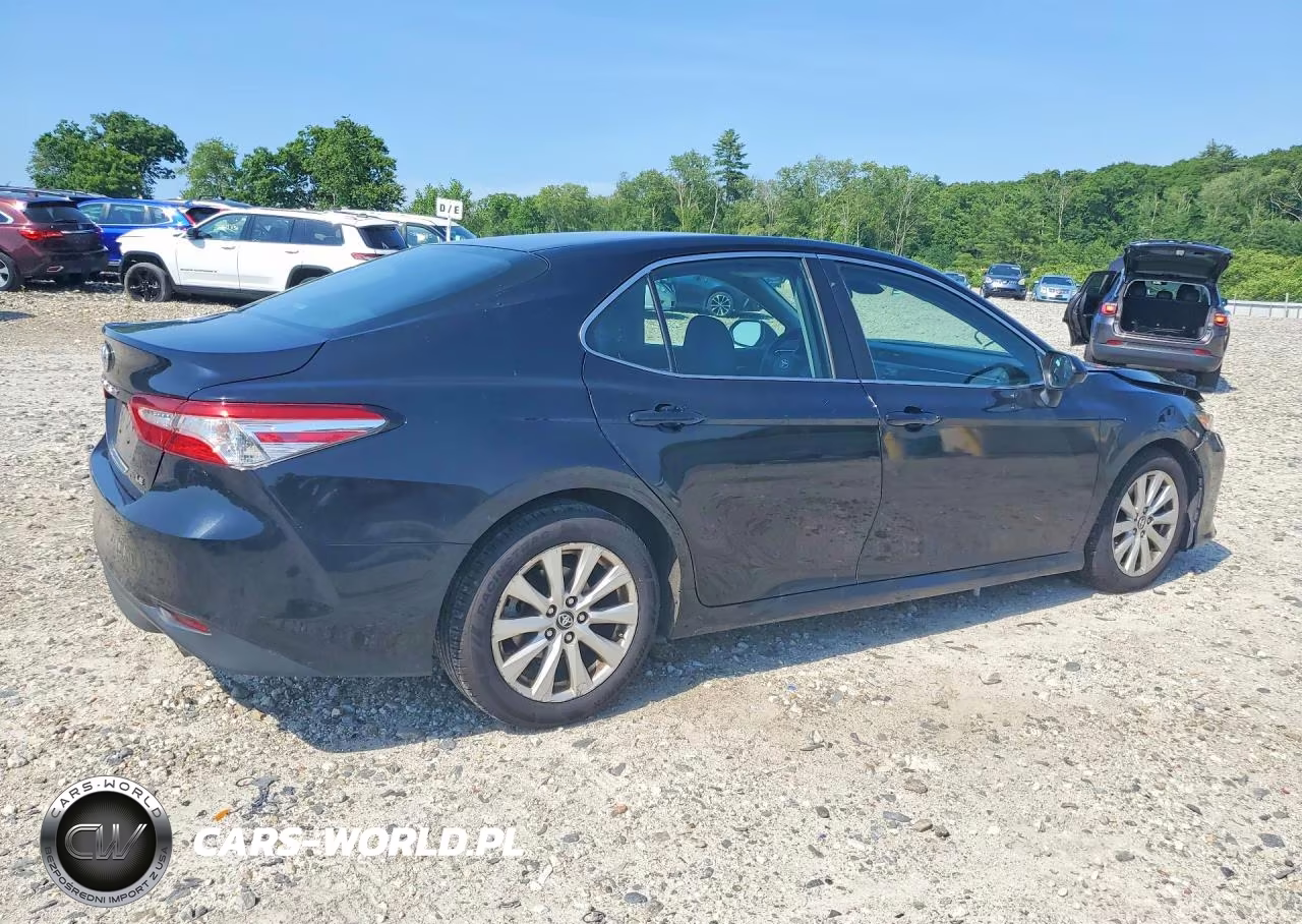 2018 Toyota Camry Le VIN:4T1B11HK4JU671632 - 3