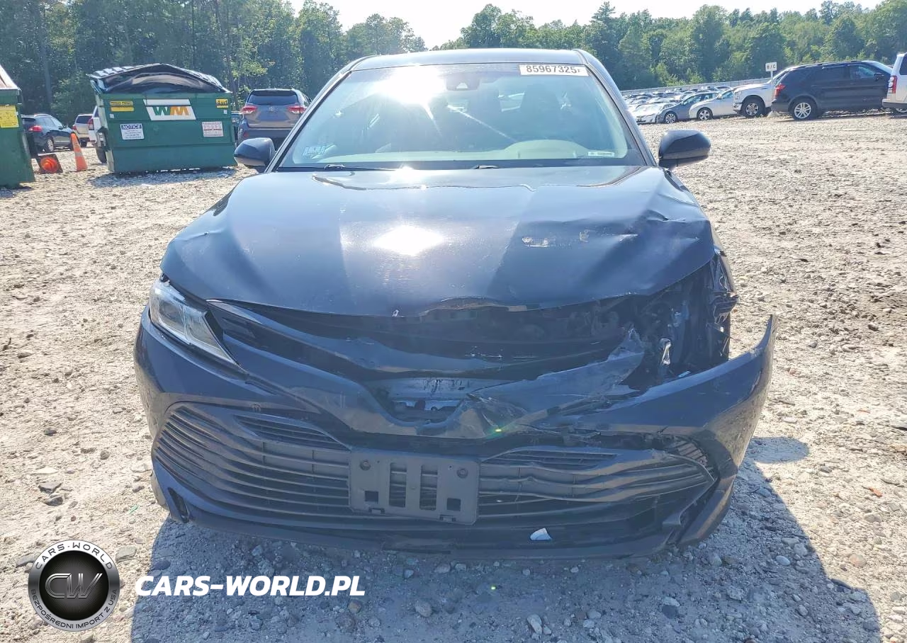 2018 Toyota Camry Le VIN:4T1B11HK4JU671632 - 5