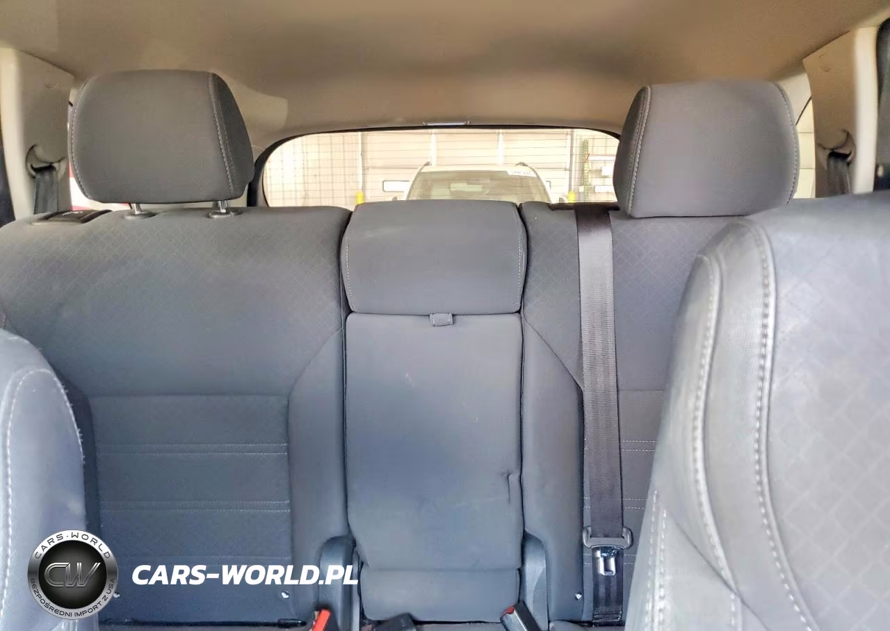 2018 Kia Sorento VIN:5XYPGDA36JG340274 - 10