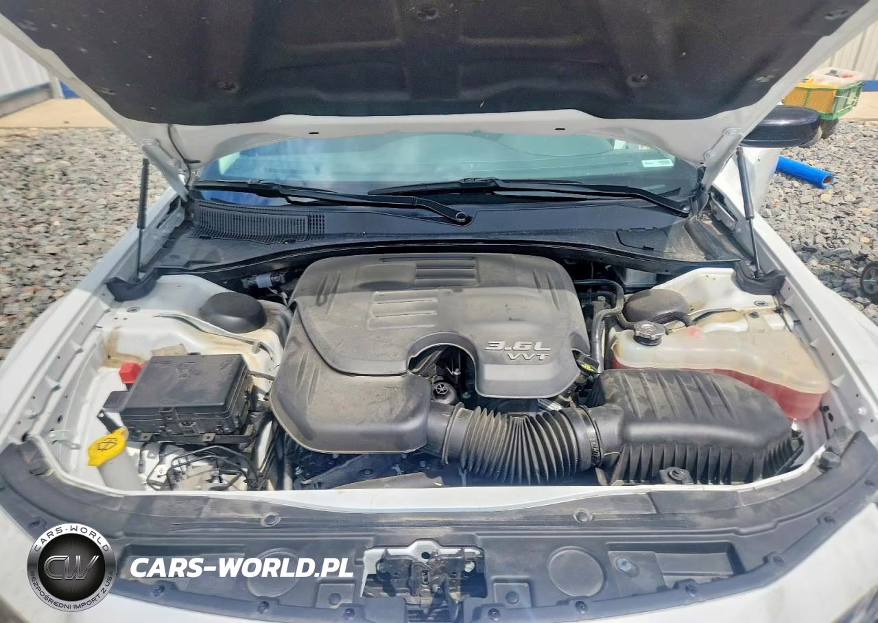 2018 Chrysler 300 Touring VIN:2C3CCAAG6JH320978 - 11