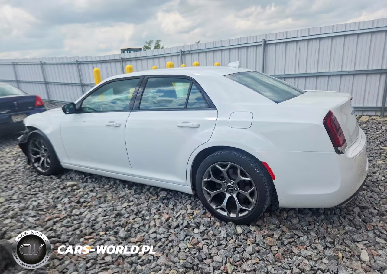 2018 Chrysler 300 Touring VIN:2C3CCAAG6JH320978 - 2