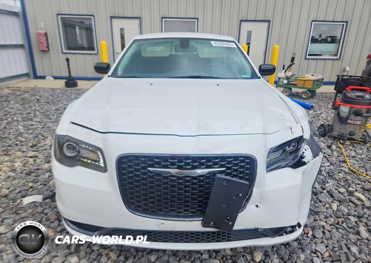 2018 Chrysler 300 Touring VIN:2C3CCAAG6JH320978 - 5
