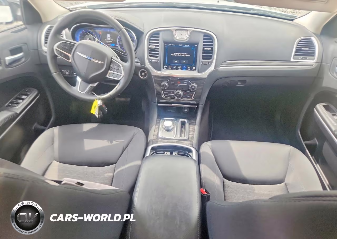 2018 Chrysler 300 Touring VIN:2C3CCAAG6JH320978 - 8