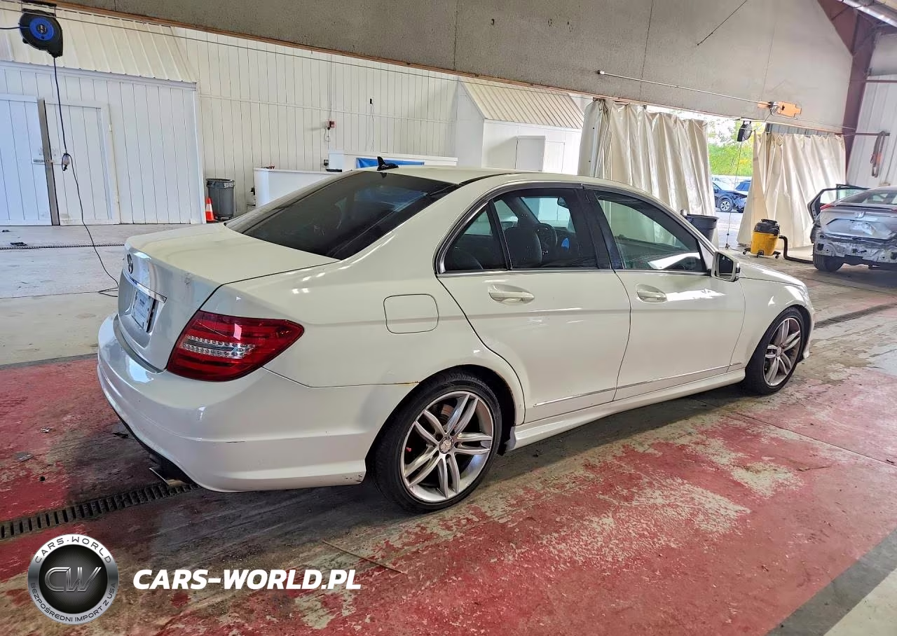 2012 Mercedes-Benz C 300 4Matic VIN:WDDGF8BBXCR233349 - 3