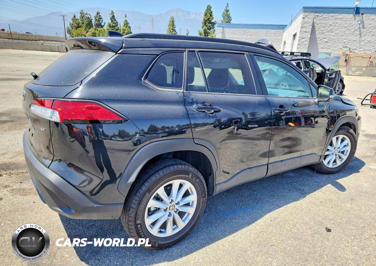 2025 Toyota Corolla Cross Le VIN:7MUCAAAG3SV126287 - 3