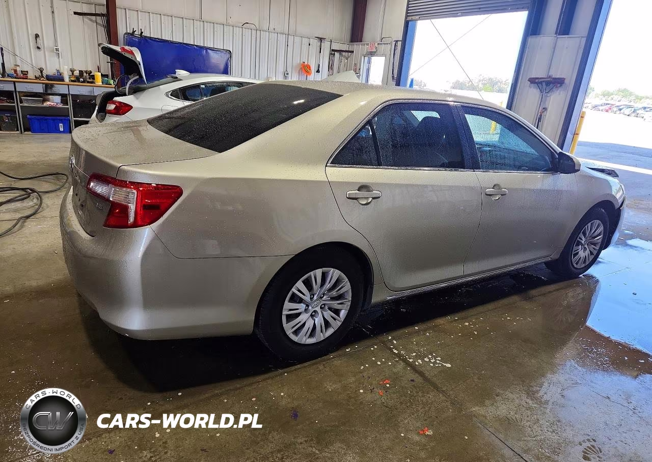 2014 Toyota Camry Le VIN:4T4BF1FKXER437737 - 3
