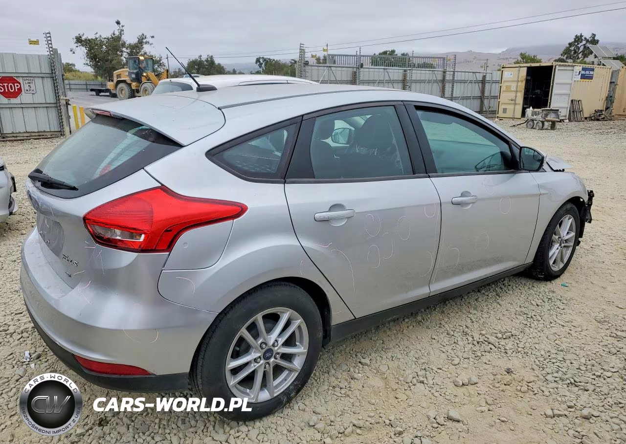 2017 Ford Focus Se VIN:1FADP3K28HL217888 - 3