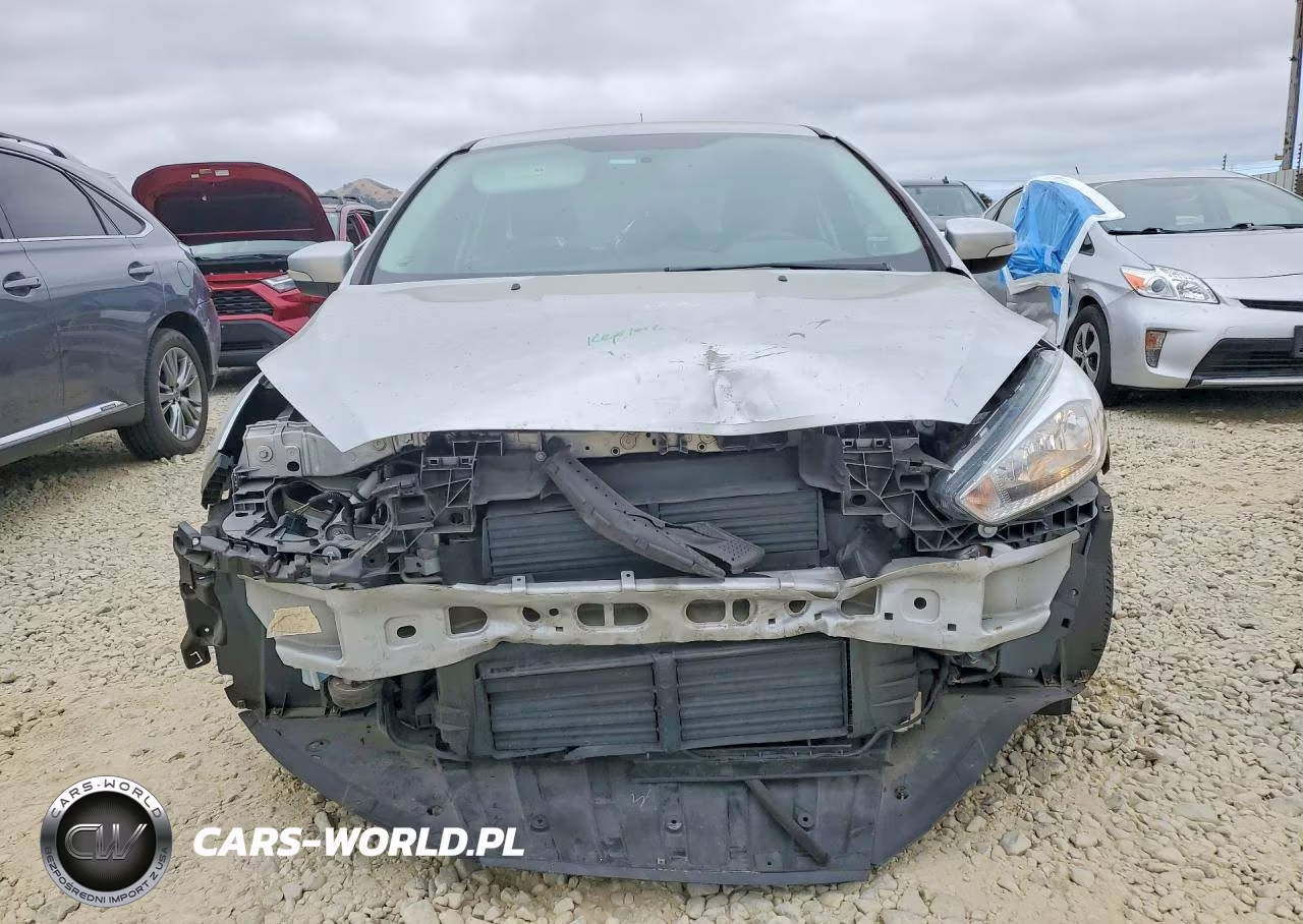 2017 Ford Focus Se VIN:1FADP3K28HL217888 - 5