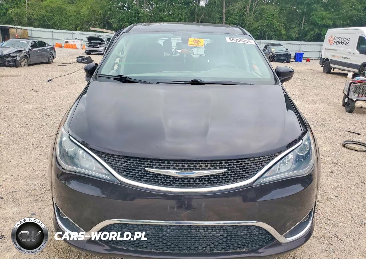 2018 Chrysler Pacifica Touring L Plus VIN:2C4RC1FG4JR129052 - 5