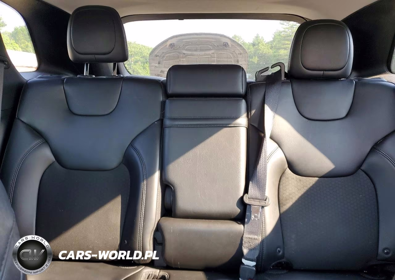 2019 Jeep Cherokee Latitude Plus VIN:1C4PJMLB6KD319883 - 10