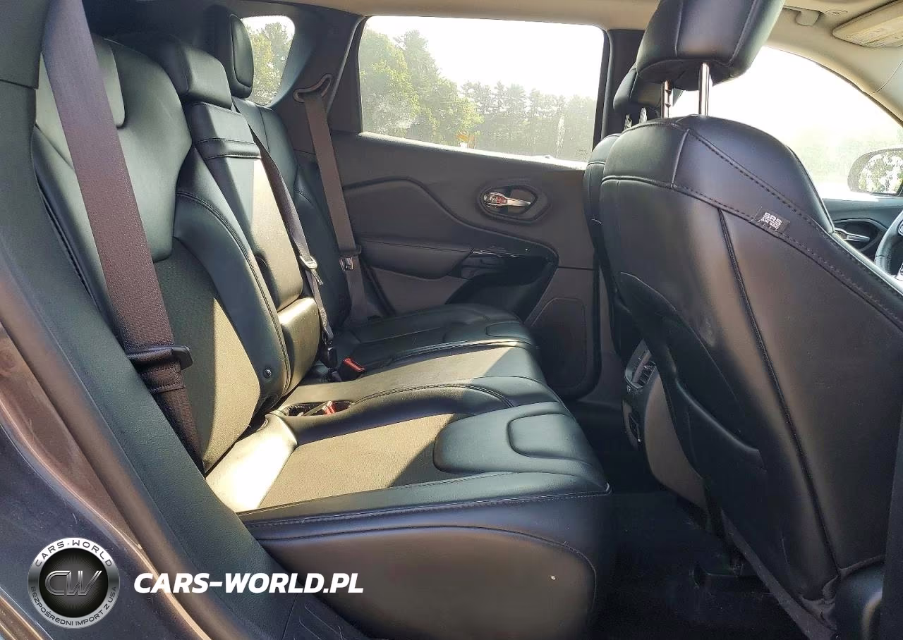 2019 Jeep Cherokee Latitude Plus VIN:1C4PJMLB6KD319883 - 11
