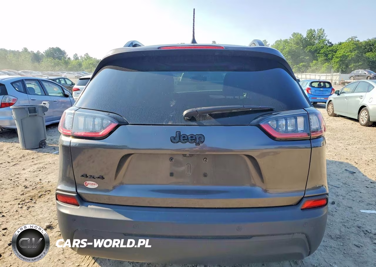 2019 Jeep Cherokee Latitude Plus VIN:1C4PJMLB6KD319883 - 6