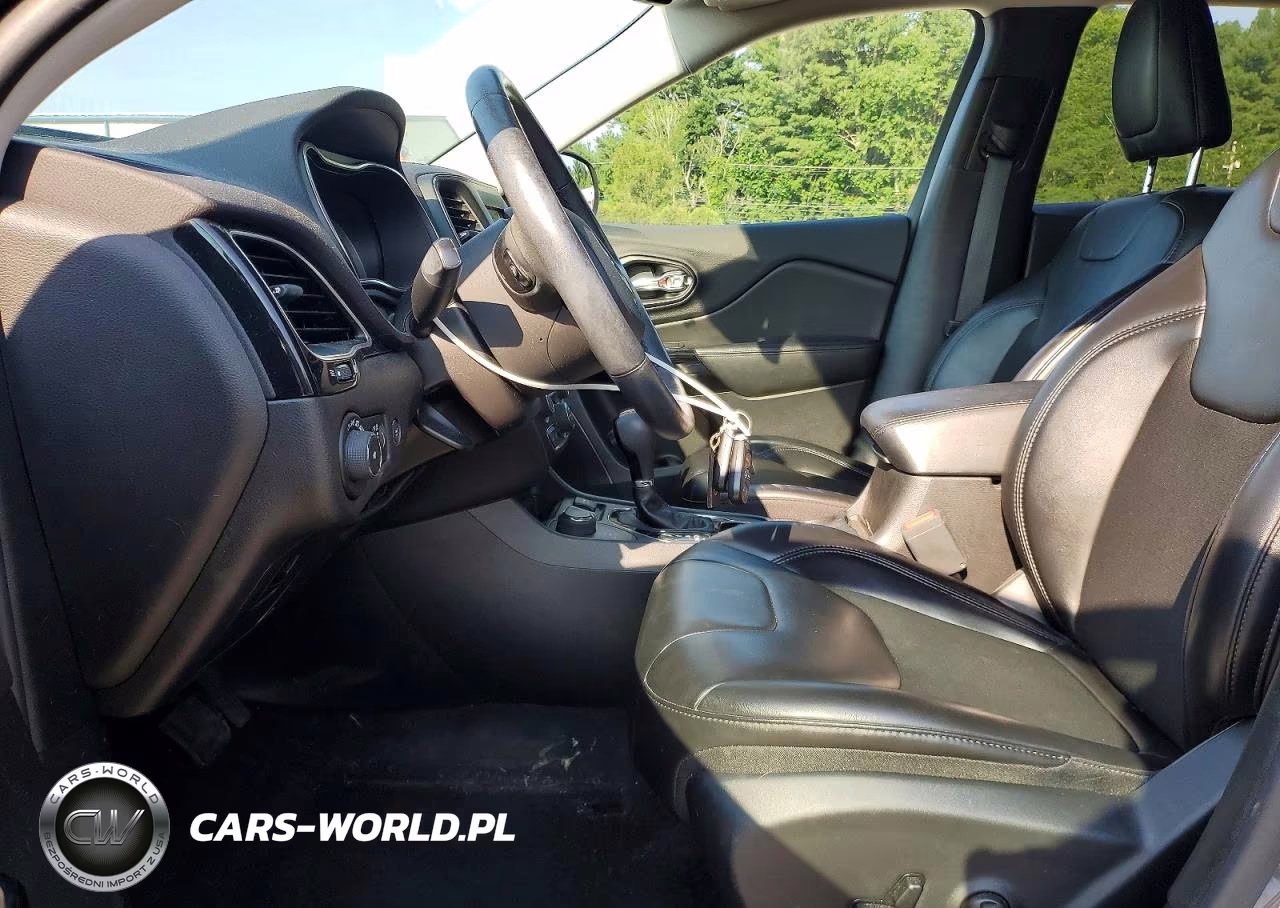 2019 Jeep Cherokee Latitude Plus VIN:1C4PJMLB6KD319883 - 7