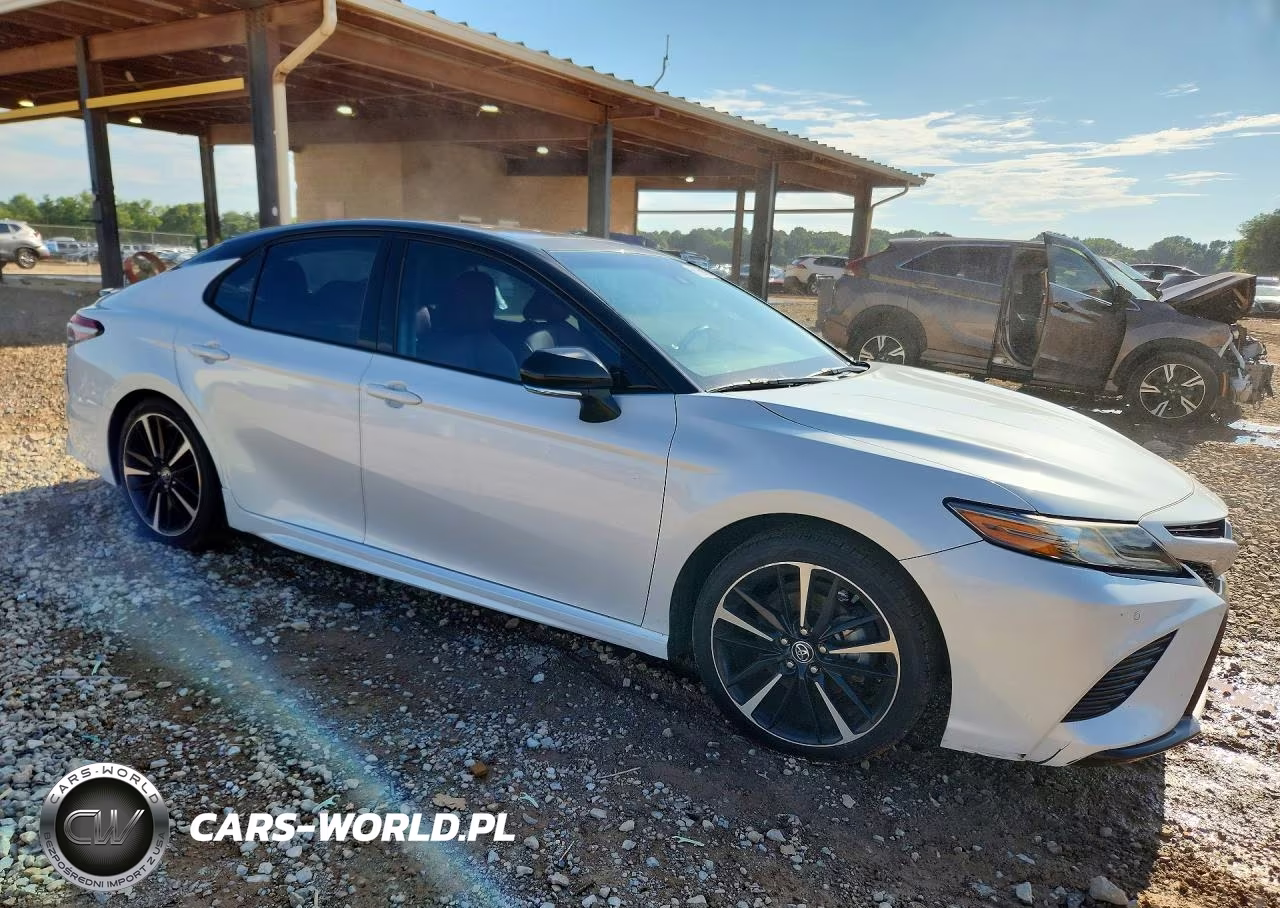 2018 Toyota Camry Xse VIN:4T1B61HK2JU154153 - 4