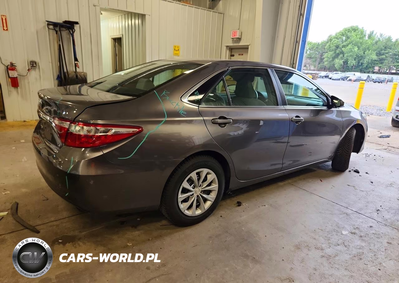 2016 Toyota Camry Le VIN:4T1BF1FK9GU241818 - 3