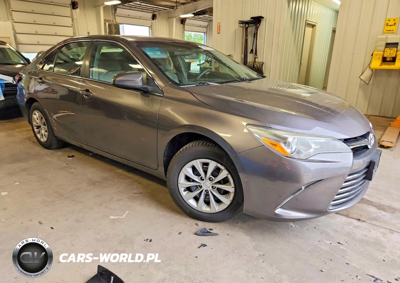 2016 Toyota Camry Le VIN:4T1BF1FK9GU241818 - 4