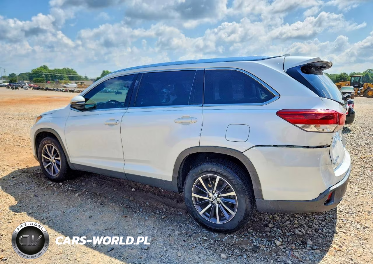 2019 Toyota Highlander Xle VIN:5TDKZRFH0KS338742 - 2