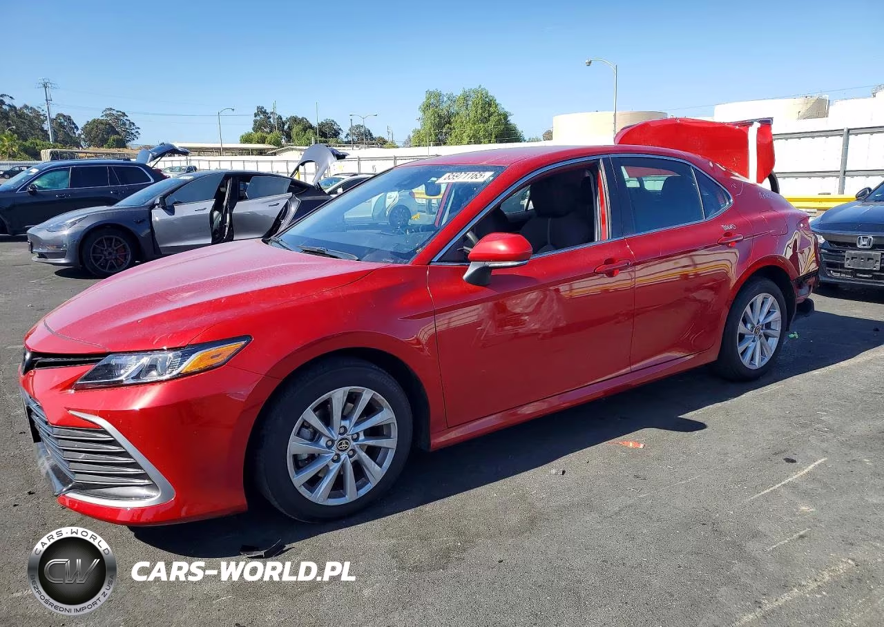 2023 Toyota Camry Le – zdjęcie 1 z 12