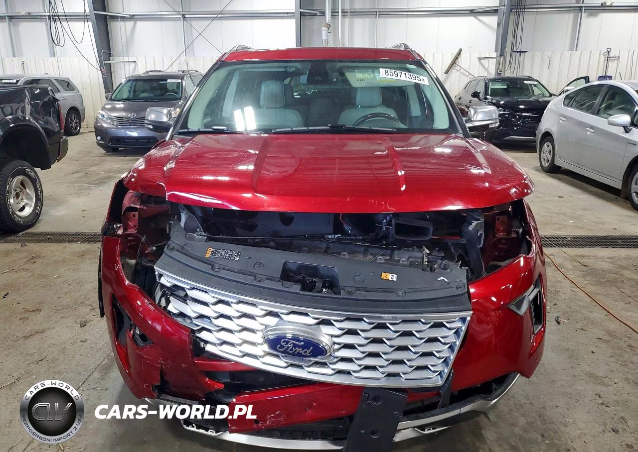 2018 Ford Explorer Platinum VIN:1FM5K8HT3JGB48760 - 5