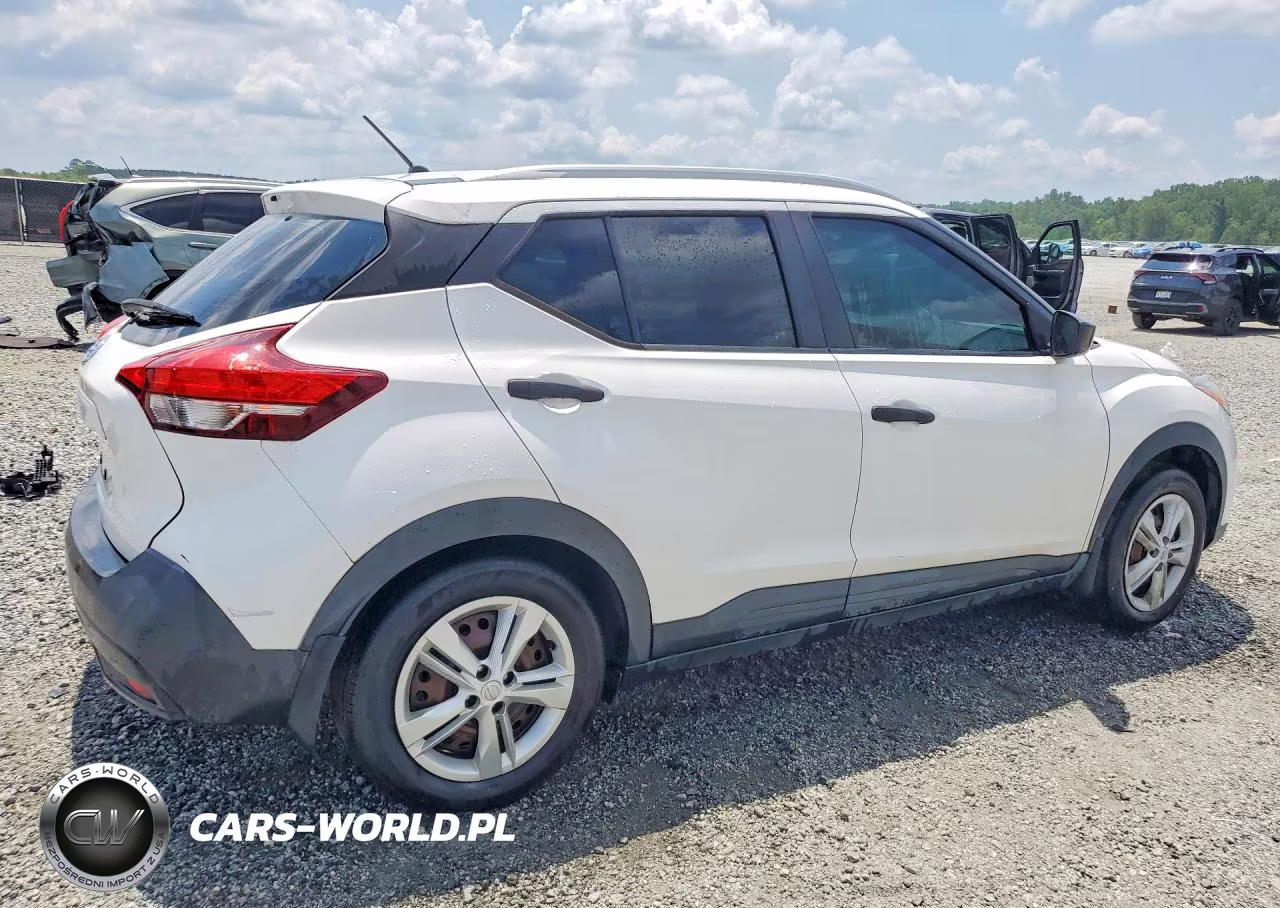 2019 Nissan Kicks S VIN:3N1CP5CU2KL512727 - 3