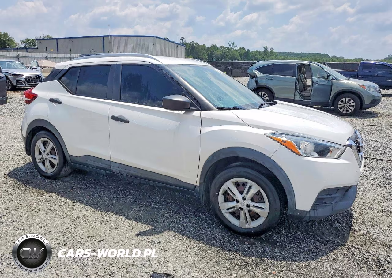 2019 Nissan Kicks S VIN:3N1CP5CU2KL512727 - 4
