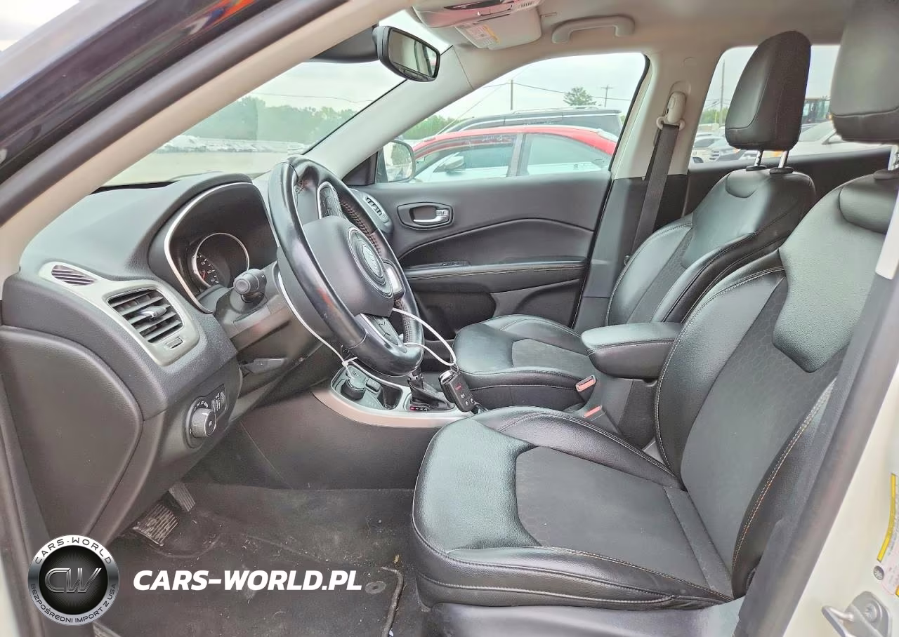 2018 Jeep Compass Latitude VIN:3C4NJDBB1JT261831 - 7