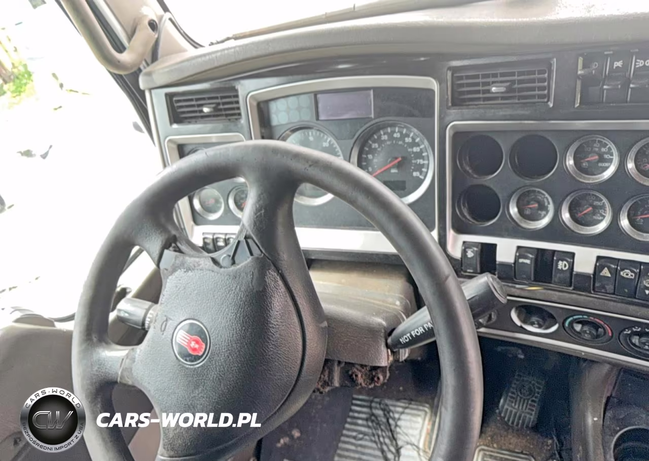 2014 Kenworth T680 Semi Truck VIN:1XKADP9X8EJ400816 - 9