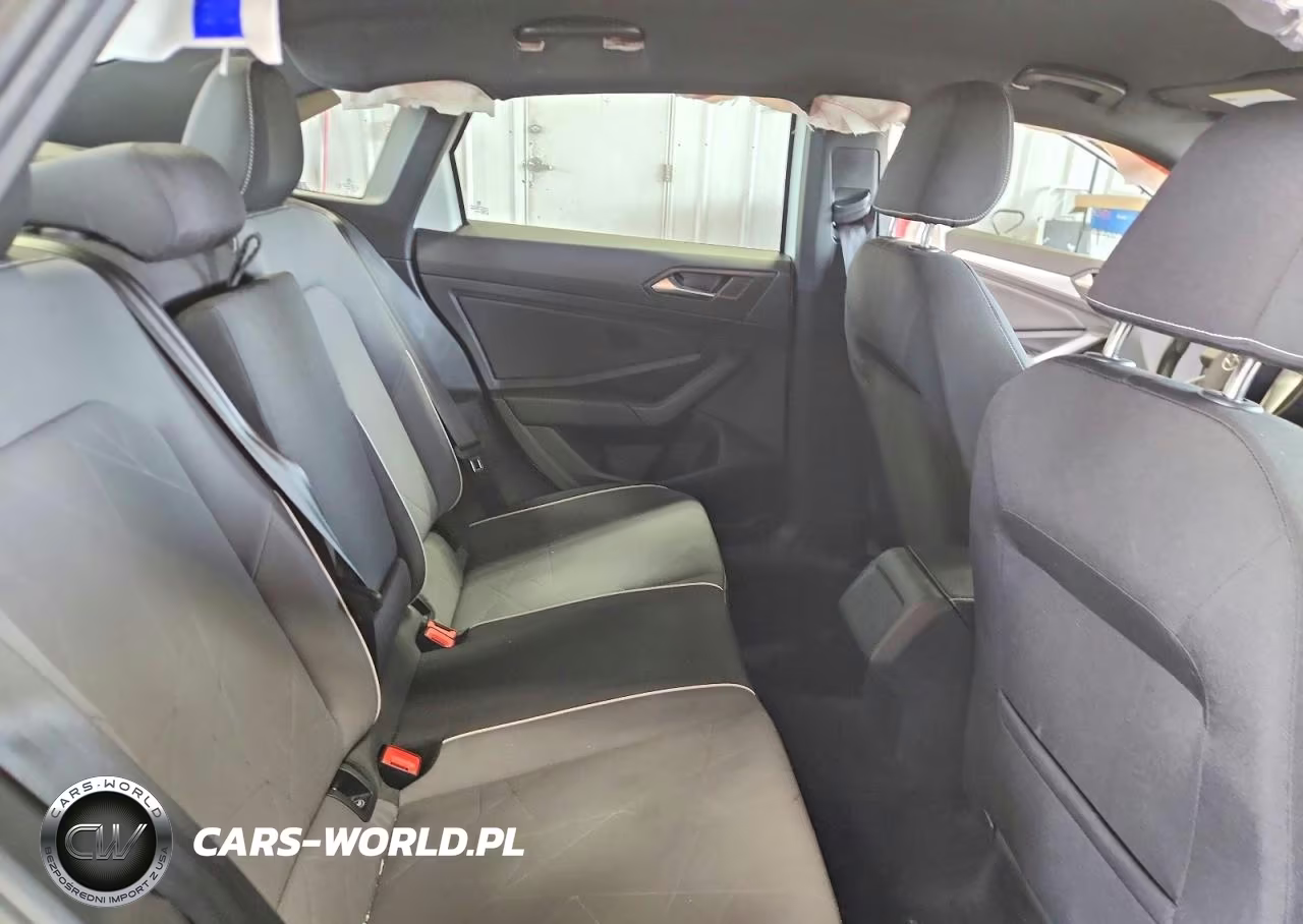 2025 Volkswagen Jetta Sport VIN:3VWBX7BU2SM042325 - 10