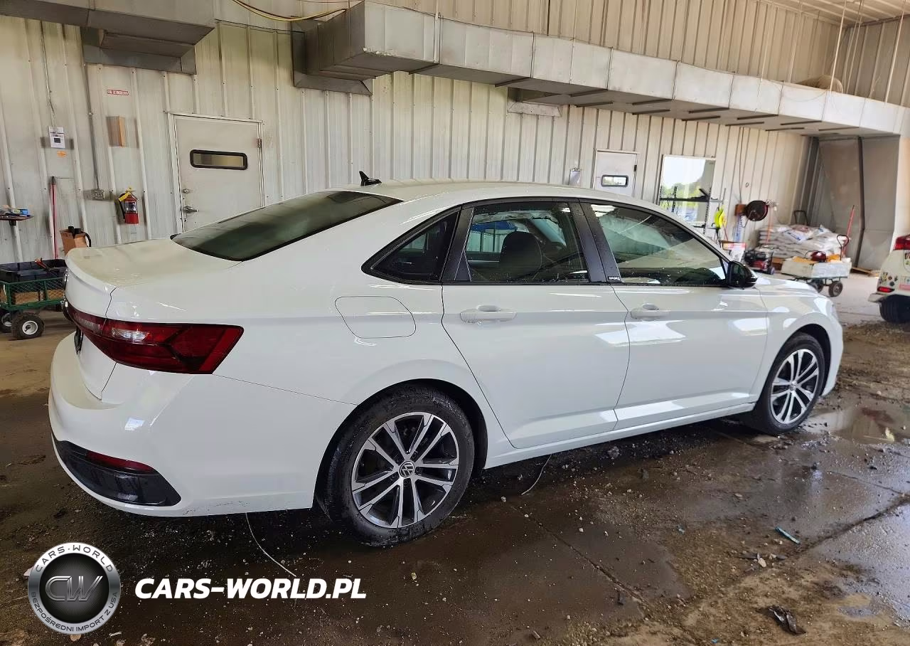 2025 Volkswagen Jetta Sport VIN:3VWBX7BU2SM042325 - 3