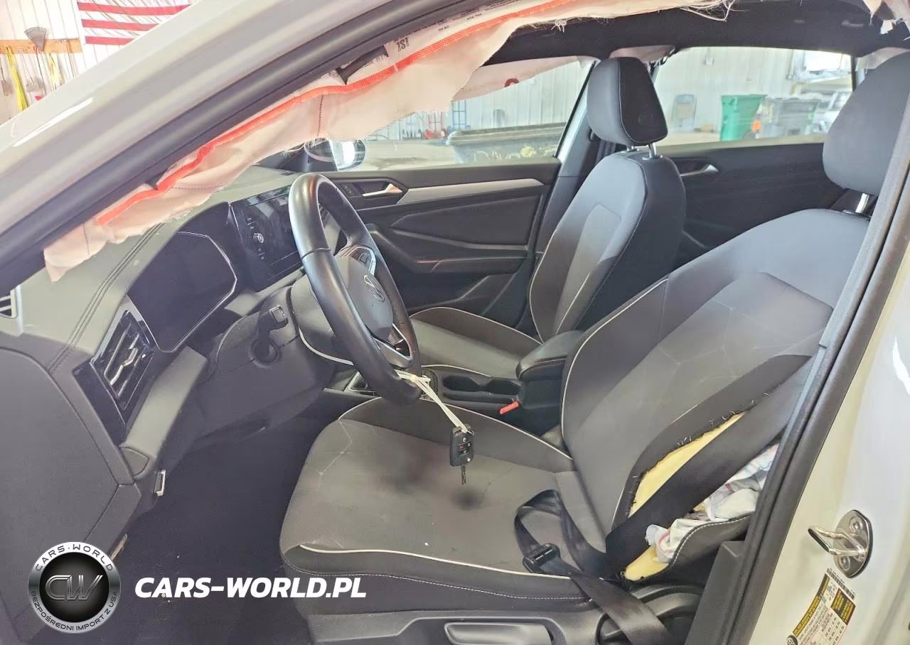 2025 Volkswagen Jetta Sport VIN:3VWBX7BU2SM042325 - 7