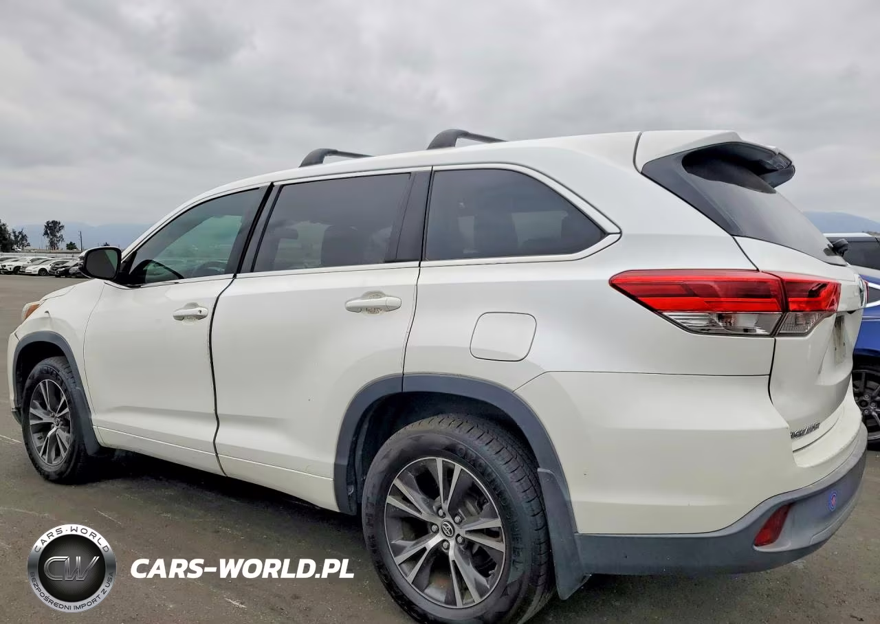 2018 Toyota Highlander Le VIN:5TDBZRFH4JS844508 - 2