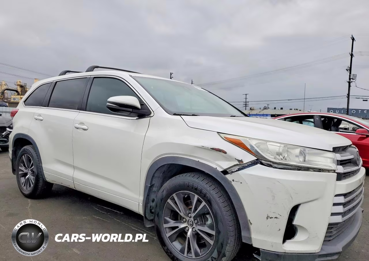 2018 Toyota Highlander Le VIN:5TDBZRFH4JS844508 - 4