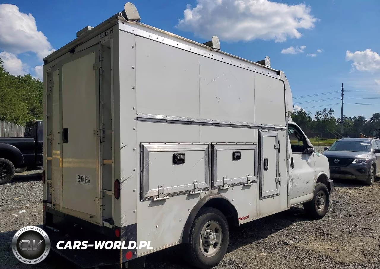 2025 Chevrolet Express G3500 VIN:1HA0GRF77SN000311 - 3