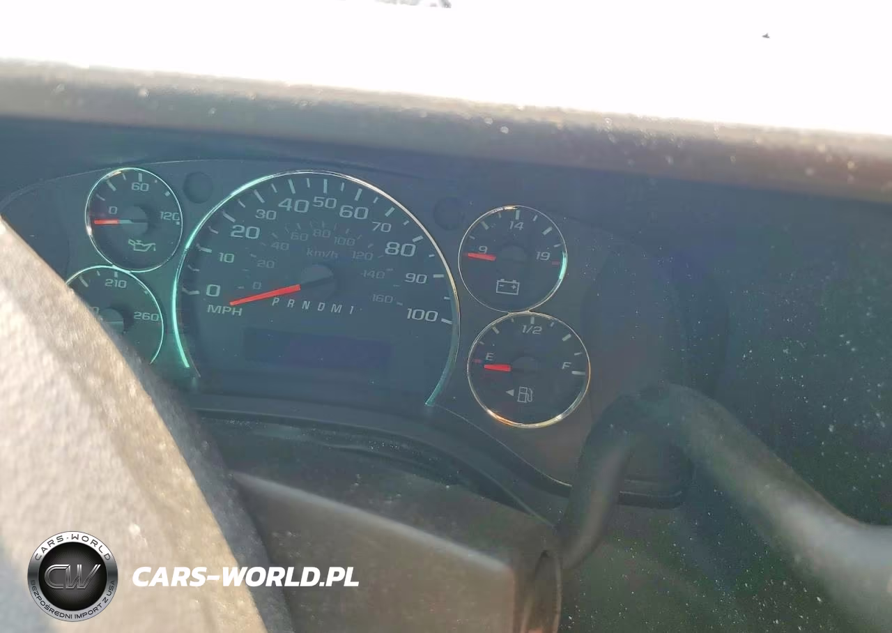 2025 Chevrolet Express G3500 VIN:1HA0GRF77SN000311 - 9