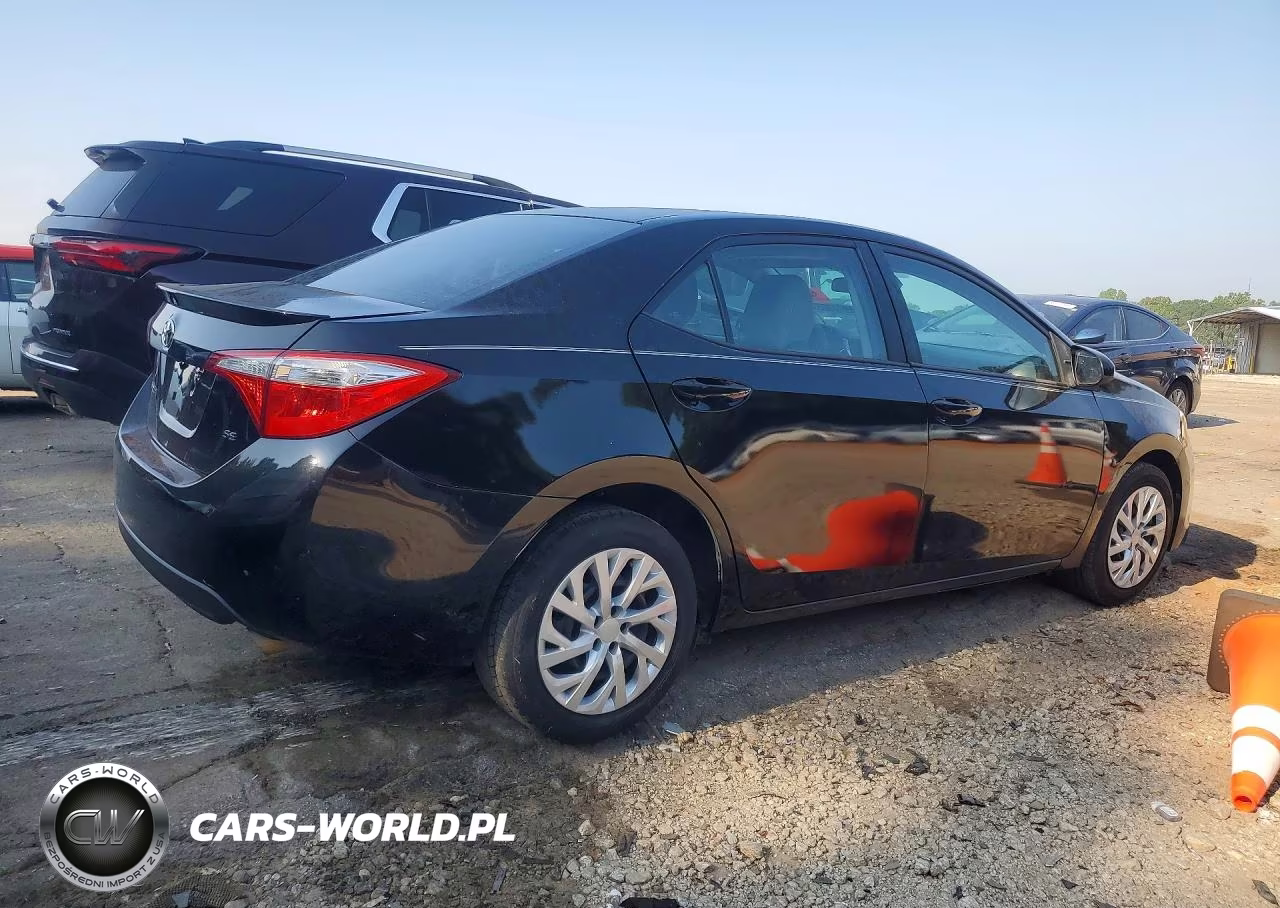 2018 Toyota Corolla Le VIN:5YFBURHEXJP836259 - 3